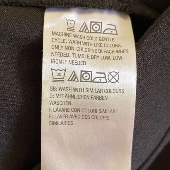 COPY - NWOT.  Issac Mizrahi, women’s size XS, capri length pants. - Picture 5 of 5